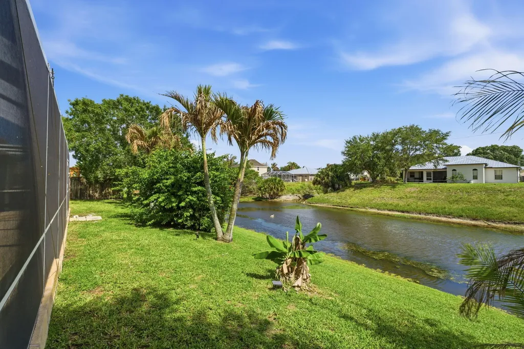 474 SW Carter Avenue Port St Lucie FL 34983