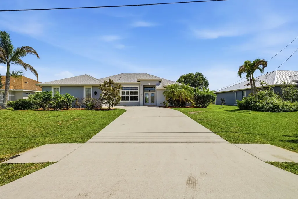 474 SW Carter Avenue Port St Lucie FL 34983