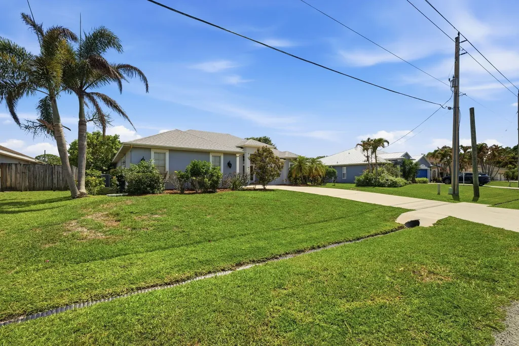 474 SW Carter Avenue Port St Lucie FL 34983