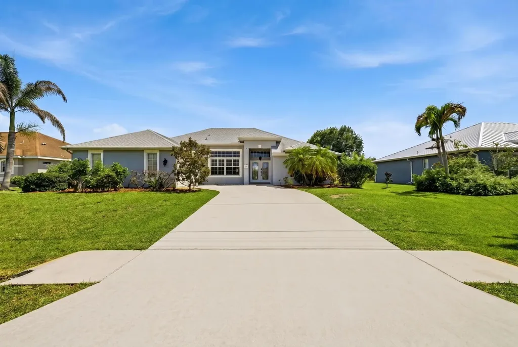 474 SW Carter Avenue Port St Lucie FL 34983