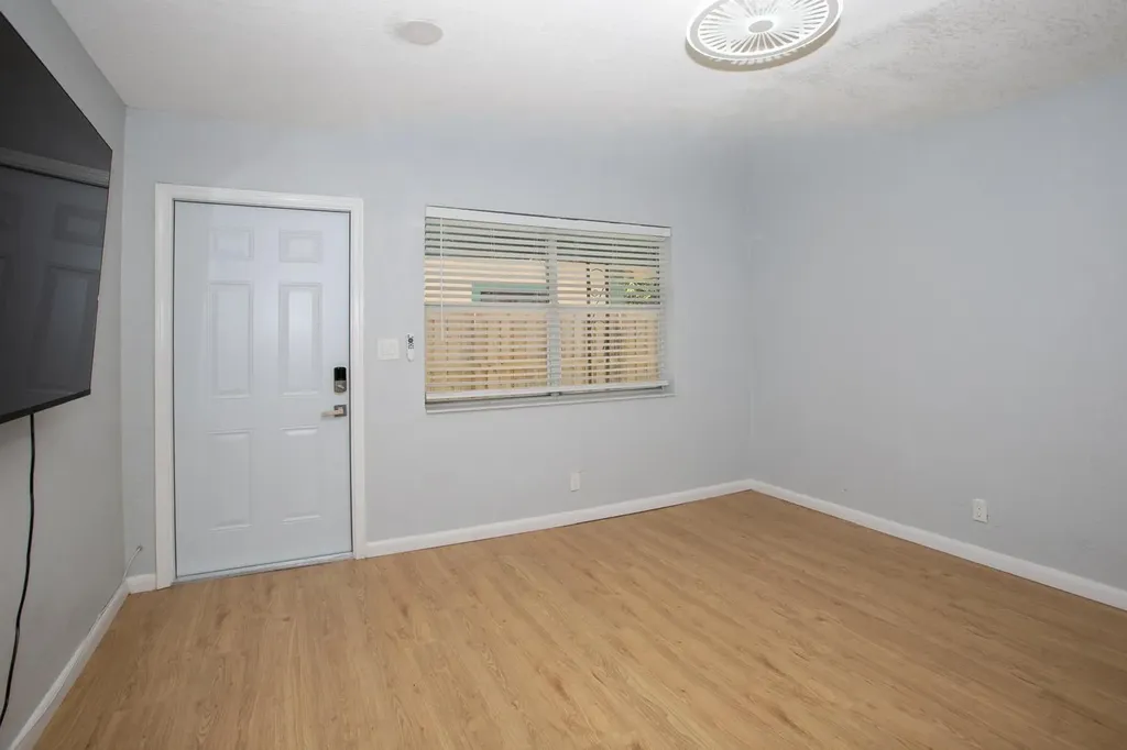 1135 NW 6th Avenue Fort Lauderdale FL 33311
