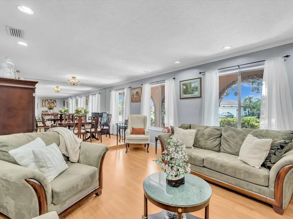 7381 SW 9th Street Plantation FL 33317