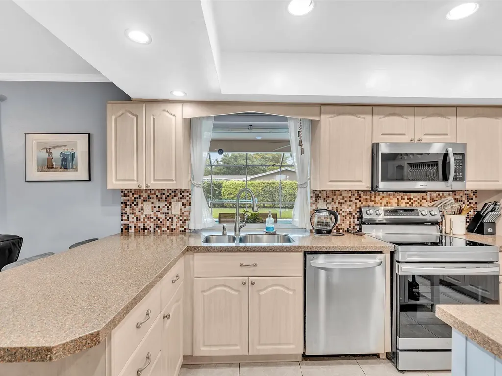 7381 SW 9th Street Plantation FL 33317