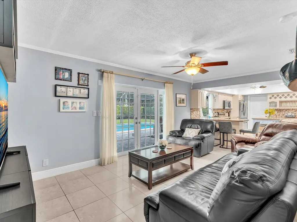 7381 SW 9th Street Plantation FL 33317