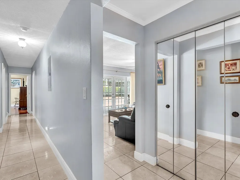 7381 SW 9th Street Plantation FL 33317