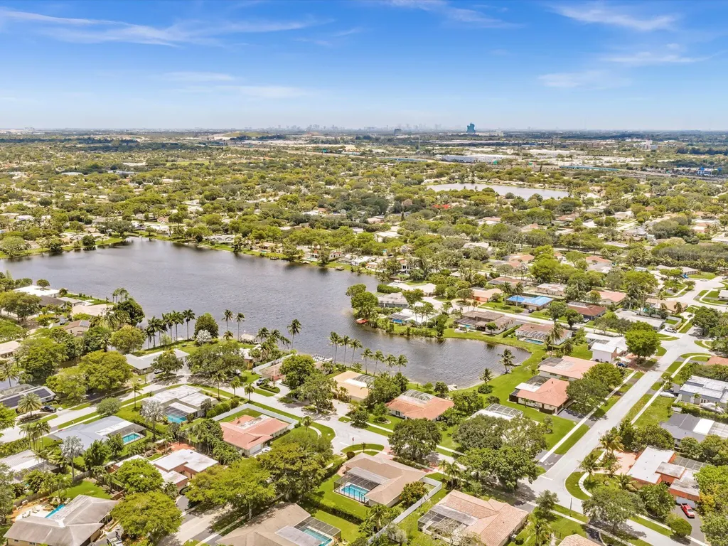 7381 SW 9th Street Plantation FL 33317