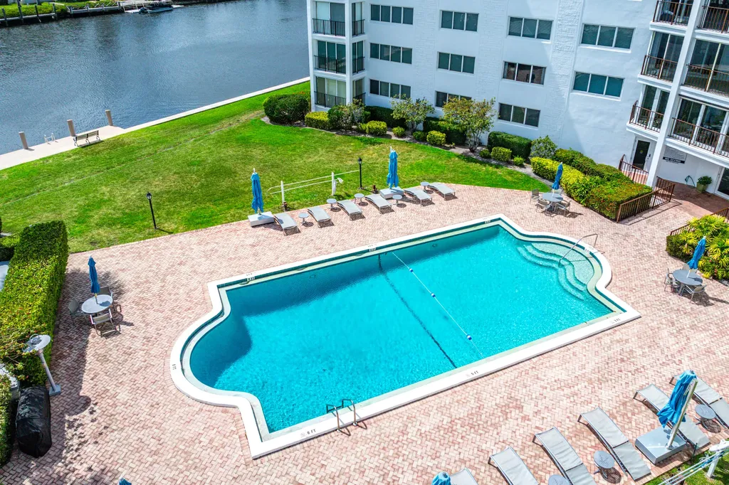 86 Macfarlane Drive Delray Beach FL 33483