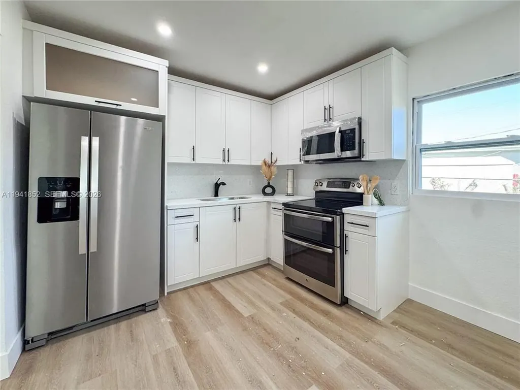 953 NE 37th Street Oakland Park FL 33334
