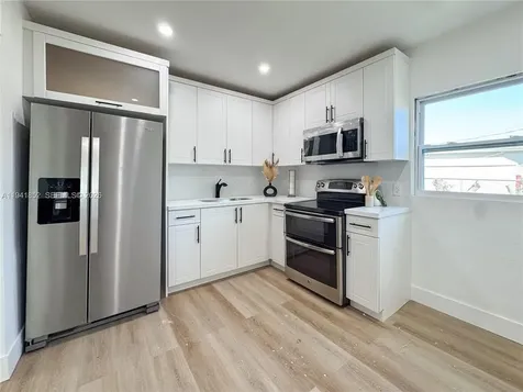 953 NE 37th Street Oakland Park FL 33334