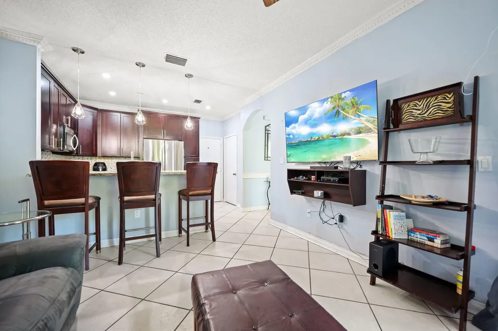 483 NW 87th Terrace Coral Springs FL 33071