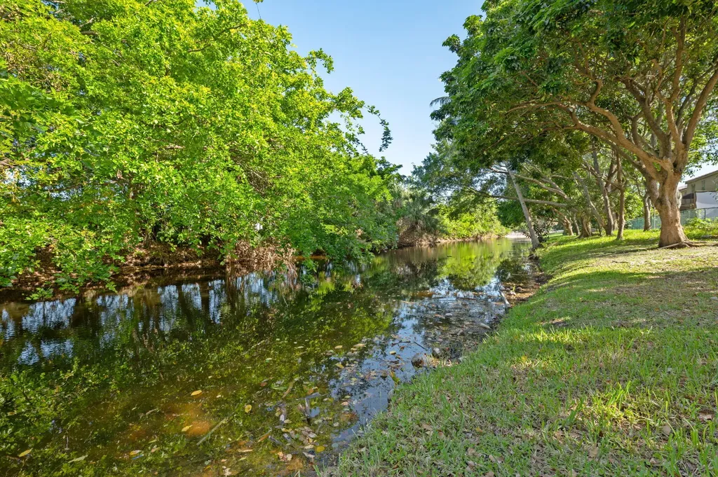 483 NW 87th Terrace Coral Springs FL 33071