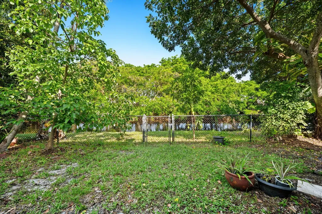 483 NW 87th Terrace Coral Springs FL 33071