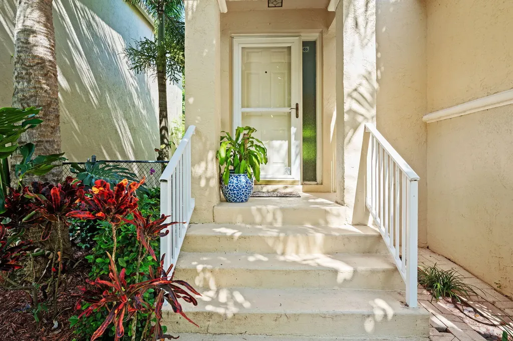 483 NW 87th Terrace Coral Springs FL 33071