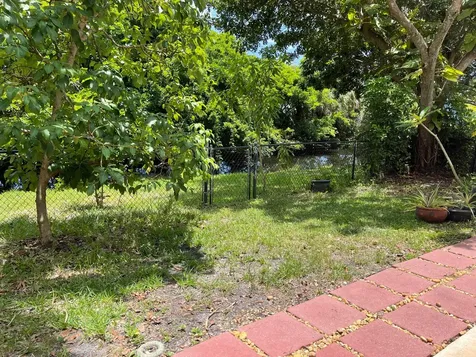 483 NW 87th Terrace Coral Springs FL 33071