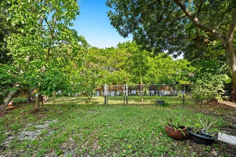 483 NW 87th Terrace Coral Springs FL 33071