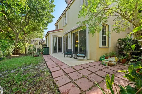 483 NW 87th Terrace Coral Springs FL 33071
