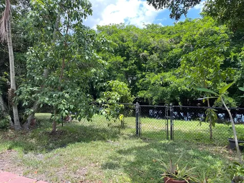 483 NW 87th Terrace Coral Springs FL 33071