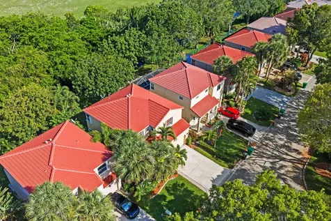 483 NW 87th Terrace Coral Springs FL 33071