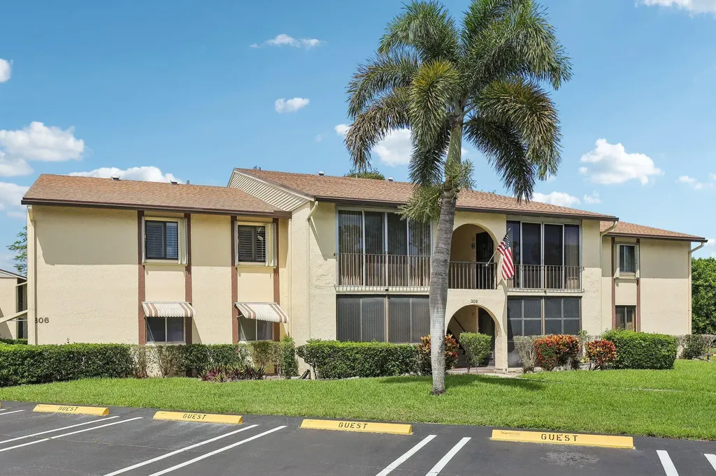 306 Knotty Pine Circle Greenacres FL 33463