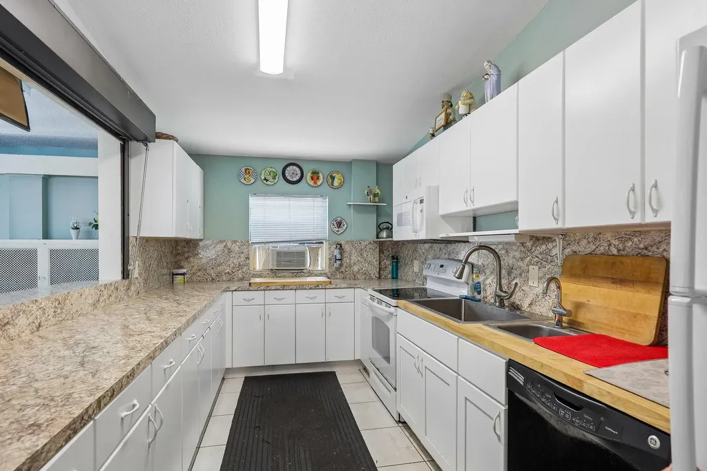 306 Knotty Pine Circle Greenacres FL 33463