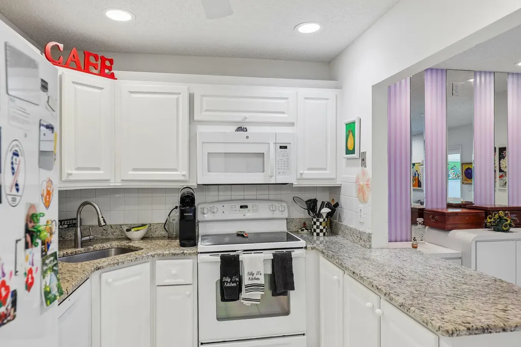 306 Knotty Pine Circle Greenacres FL 33463