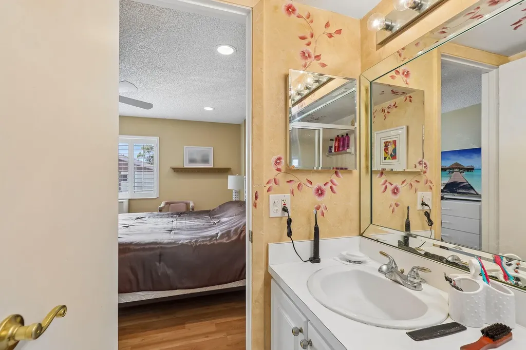 306 Knotty Pine Circle Greenacres FL 33463