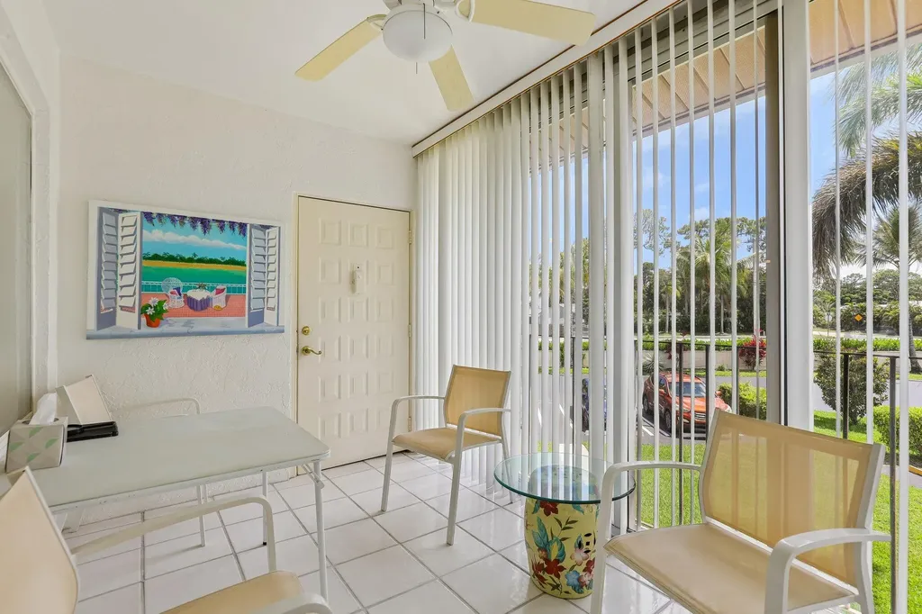 306 Knotty Pine Circle Greenacres FL 33463