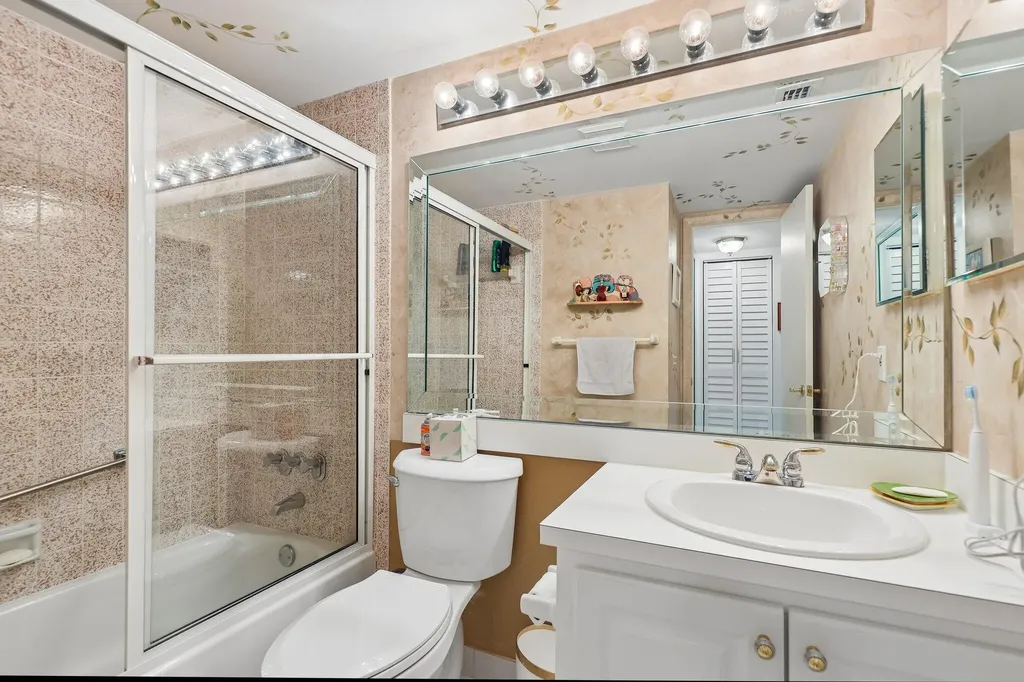 306 Knotty Pine Circle Greenacres FL 33463