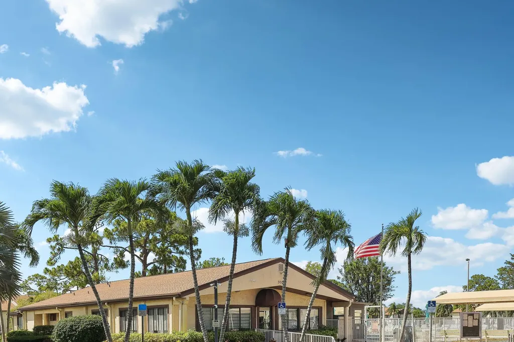 306 Knotty Pine Circle Greenacres FL 33463