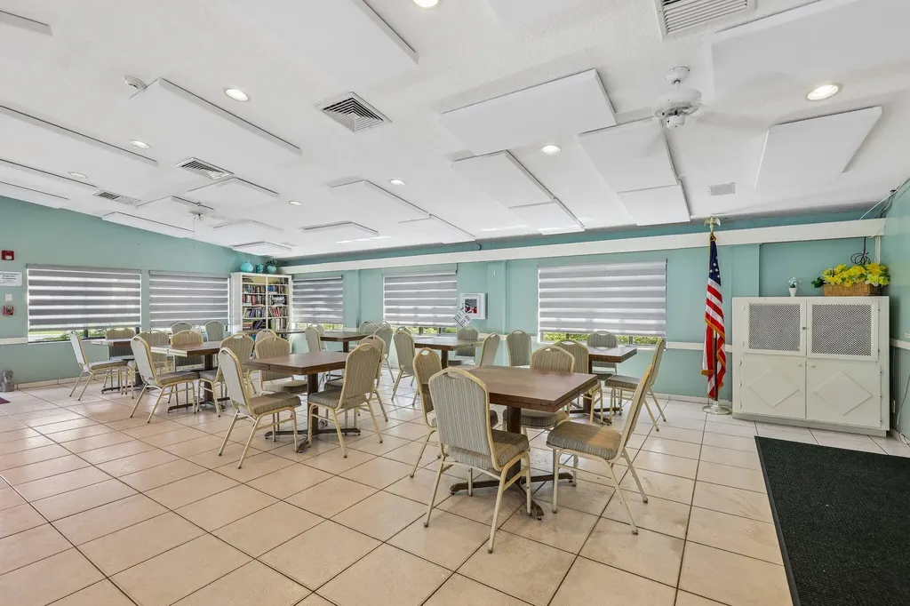 306 Knotty Pine Circle Greenacres FL 33463