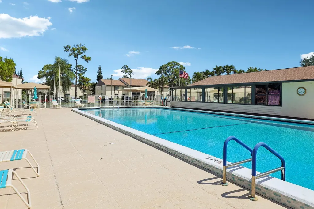 306 Knotty Pine Circle Greenacres FL 33463