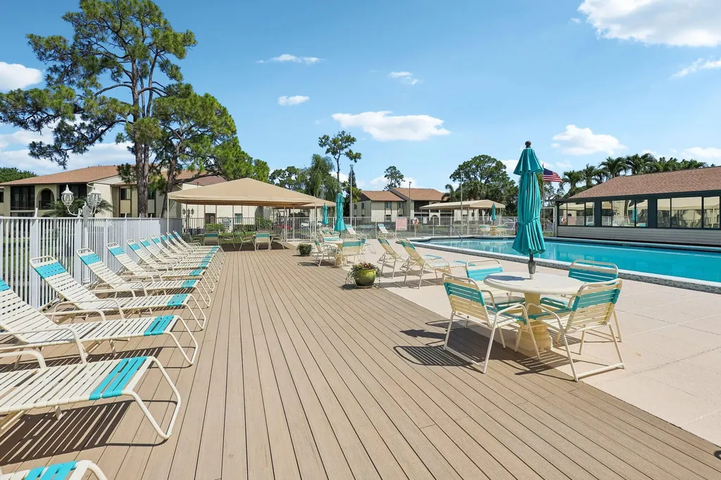 306 Knotty Pine Circle Greenacres FL 33463
