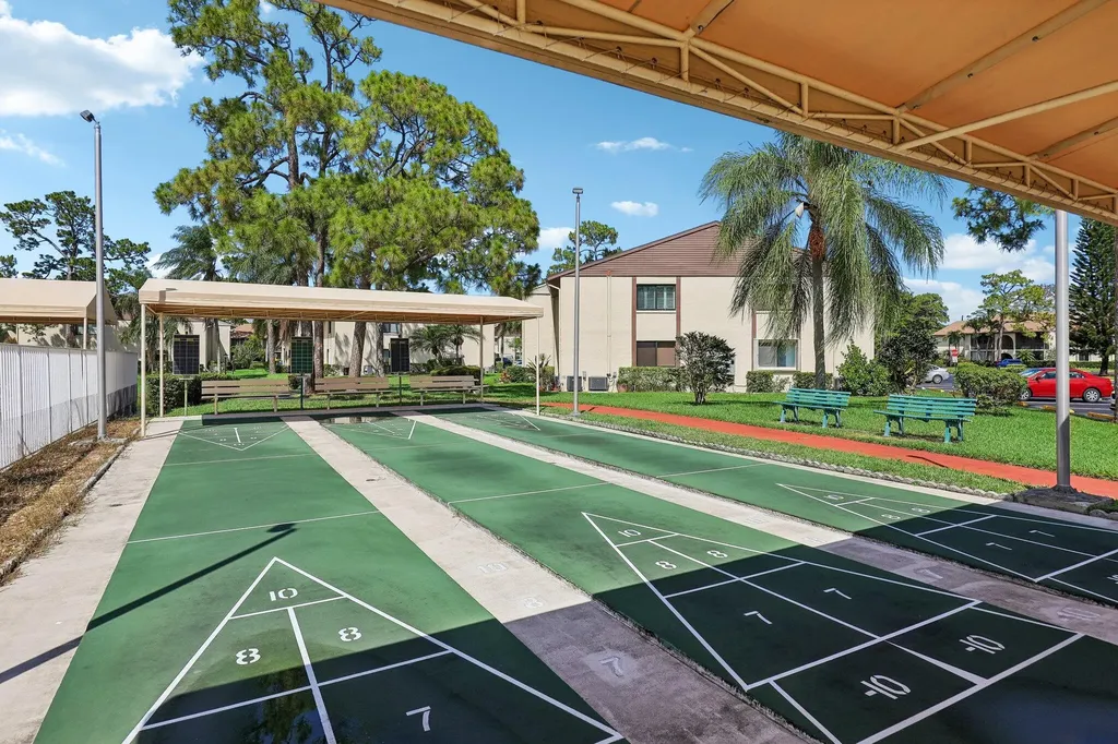 306 Knotty Pine Circle Greenacres FL 33463