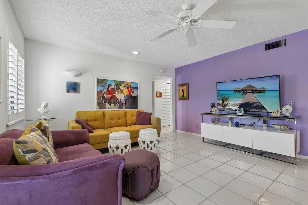306 Knotty Pine Circle Greenacres FL 33463