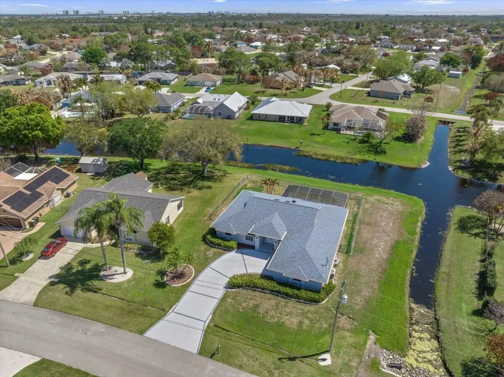 1902 SE Gaskins Circle Port St Lucie FL 34952