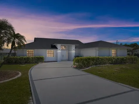 1902 SE Gaskins Circle Port St Lucie FL 34952
