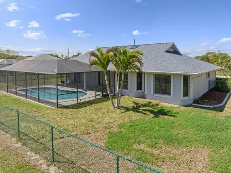 1902 SE Gaskins Circle Port St Lucie FL 34952