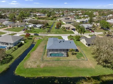 1902 SE Gaskins Circle Port St Lucie FL 34952