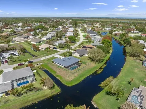 1902 SE Gaskins Circle Port St Lucie FL 34952