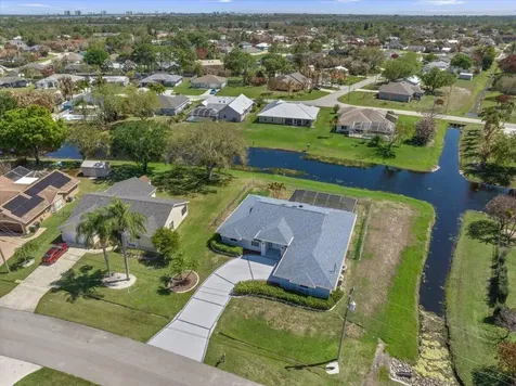 1902 SE Gaskins Circle Port St Lucie FL 34952