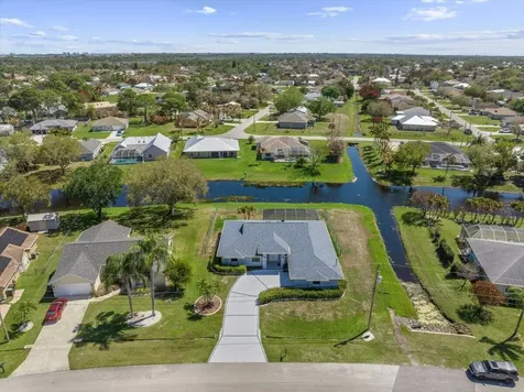 1902 SE Gaskins Circle Port St Lucie FL 34952