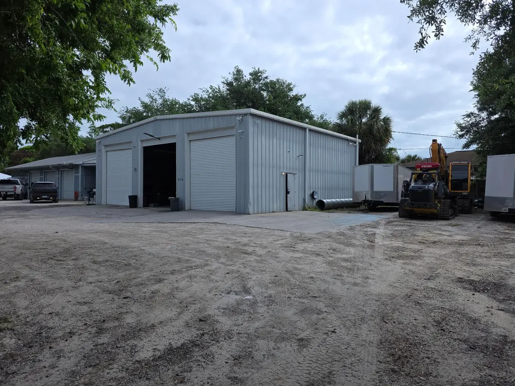 816 SW 11th Drive Drive SW Vero Beach FL 32962