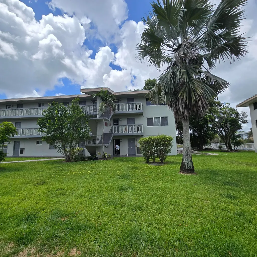 5420 NW 11th Street Plantation FL 33313