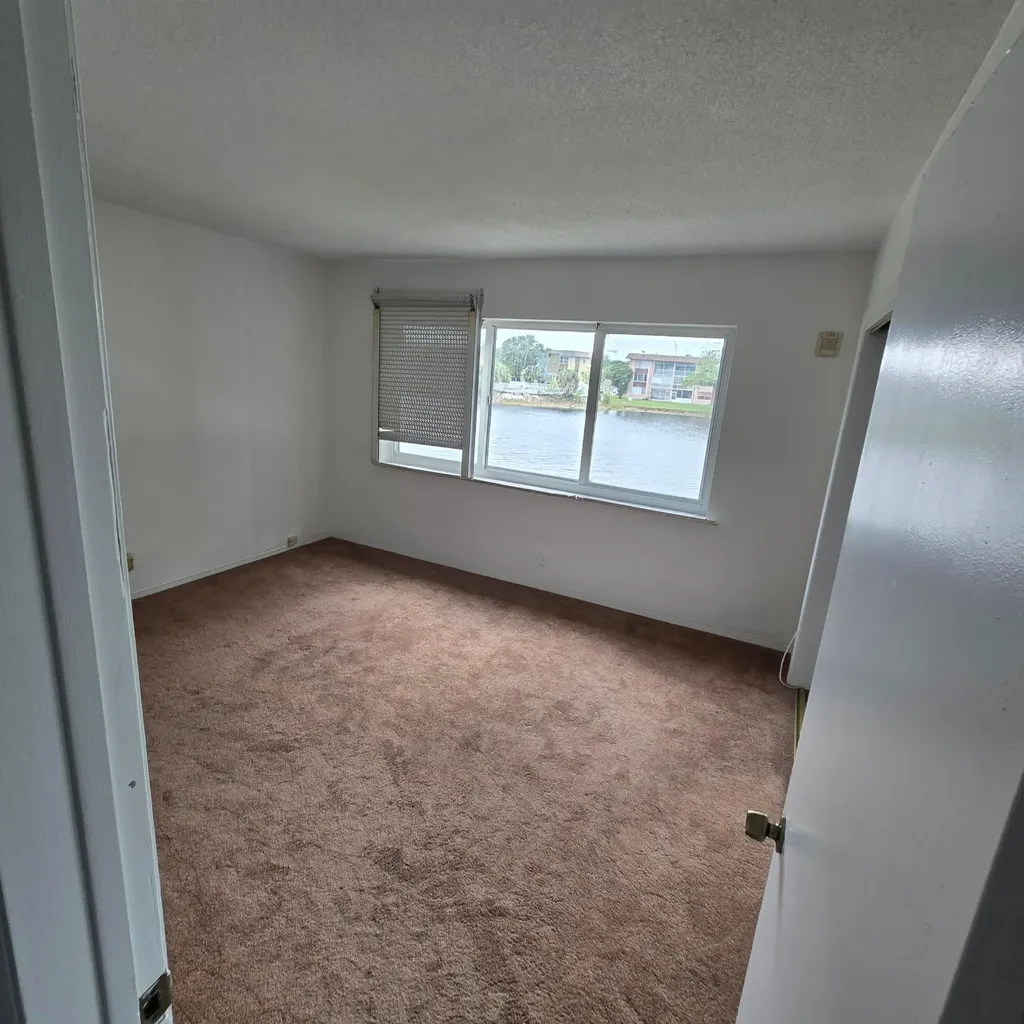 5420 NW 11th Street Plantation FL 33313