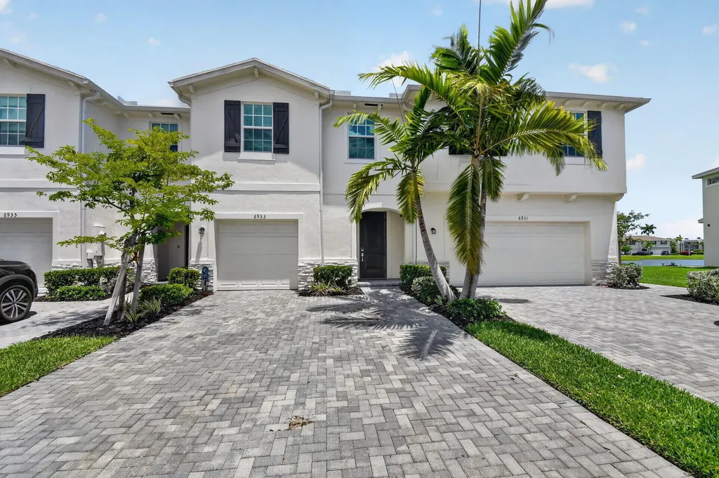 6933 N Harbours Edge Avenue Lake Worth FL 33467