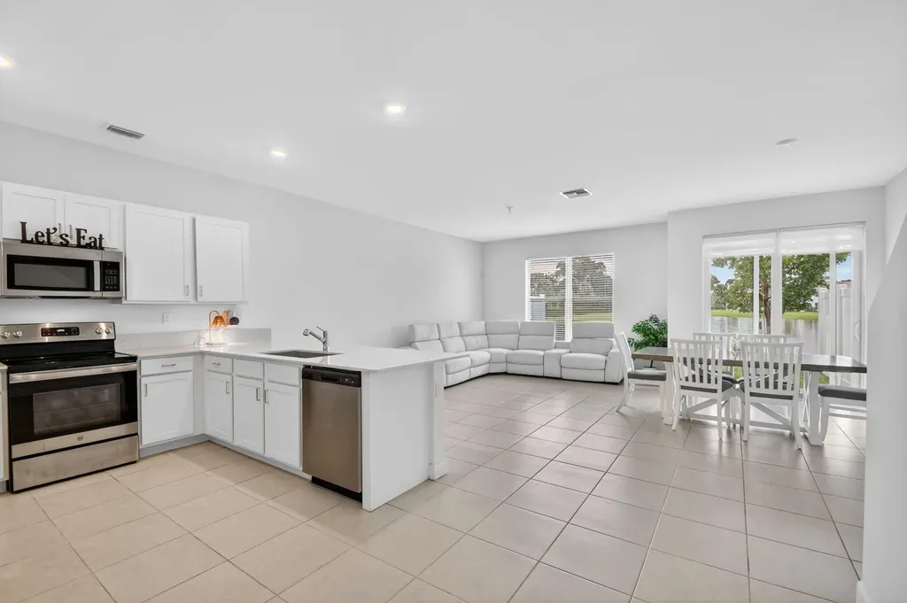 6933 N Harbours Edge Avenue Lake Worth FL 33467