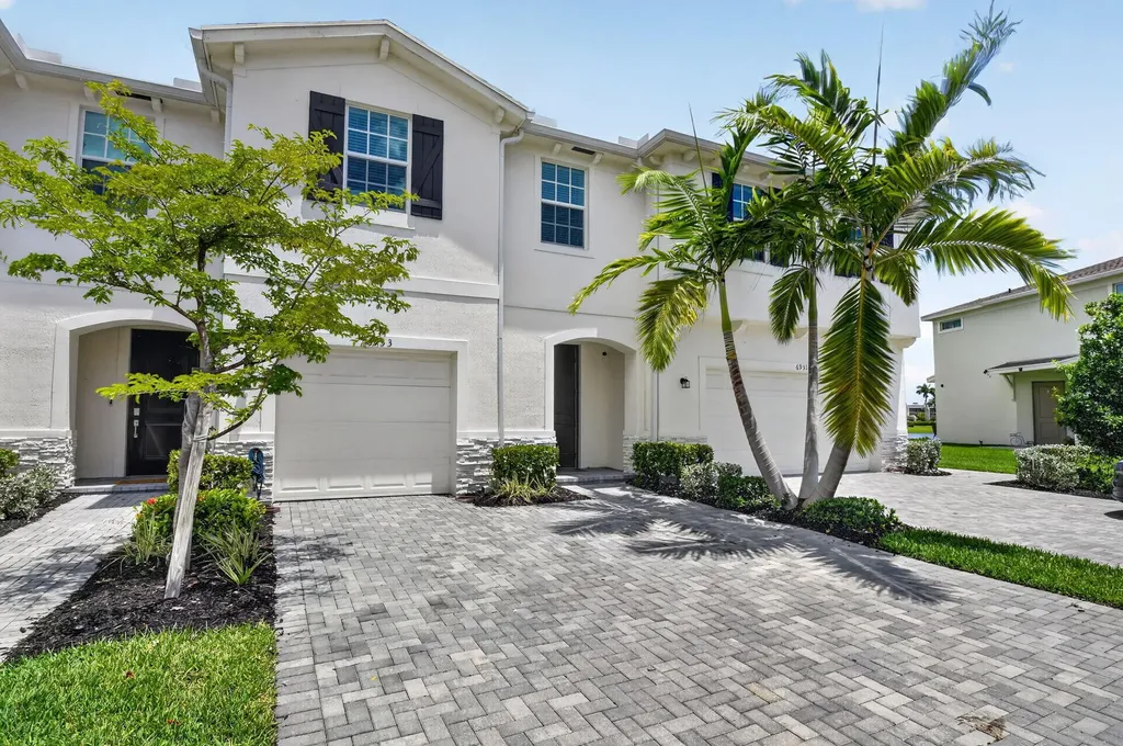 6933 N Harbours Edge Avenue Lake Worth FL 33467