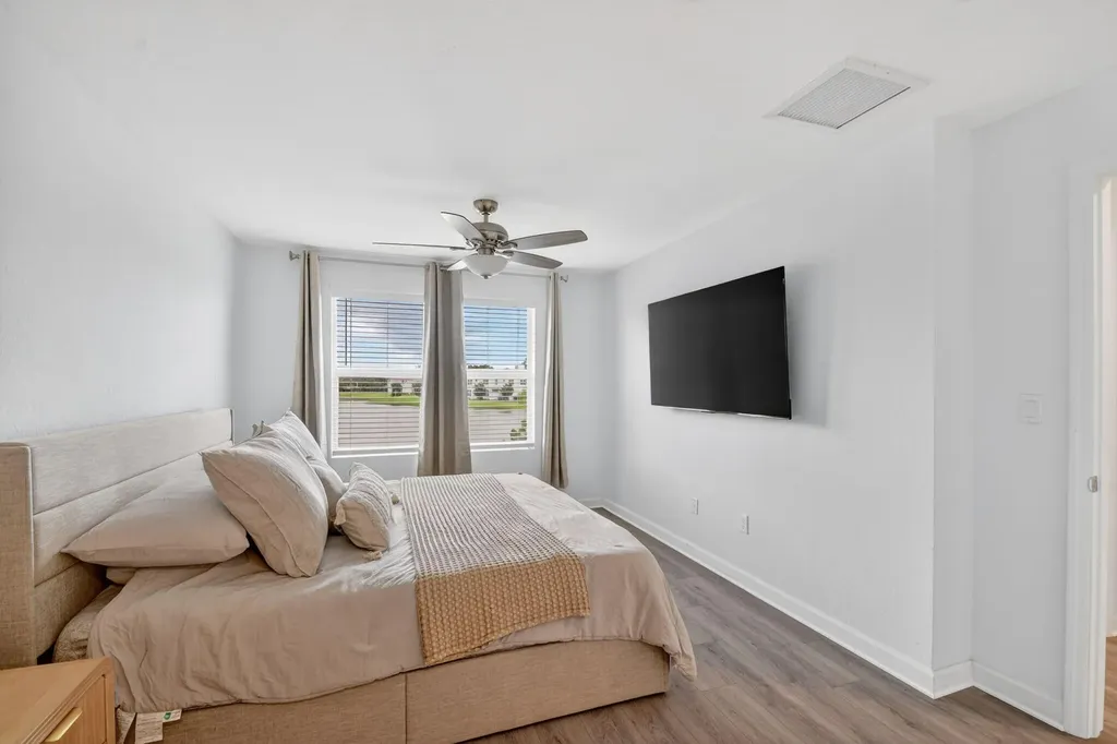 6933 N Harbours Edge Avenue Lake Worth FL 33467