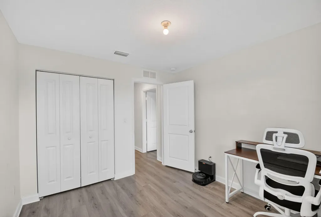 6933 N Harbours Edge Avenue Lake Worth FL 33467