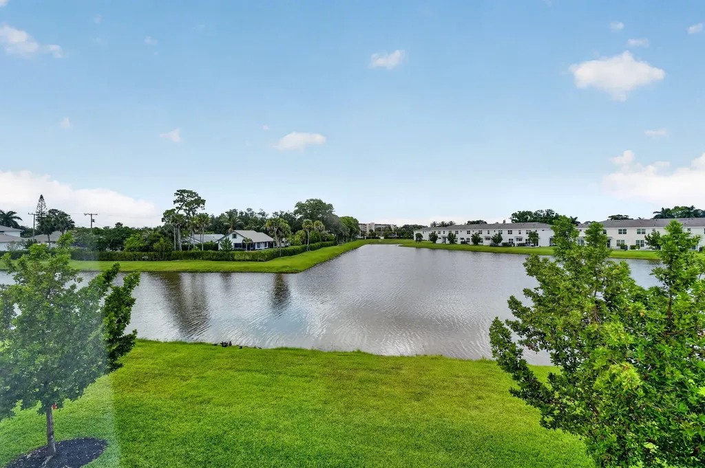 6933 N Harbours Edge Avenue Lake Worth FL 33467